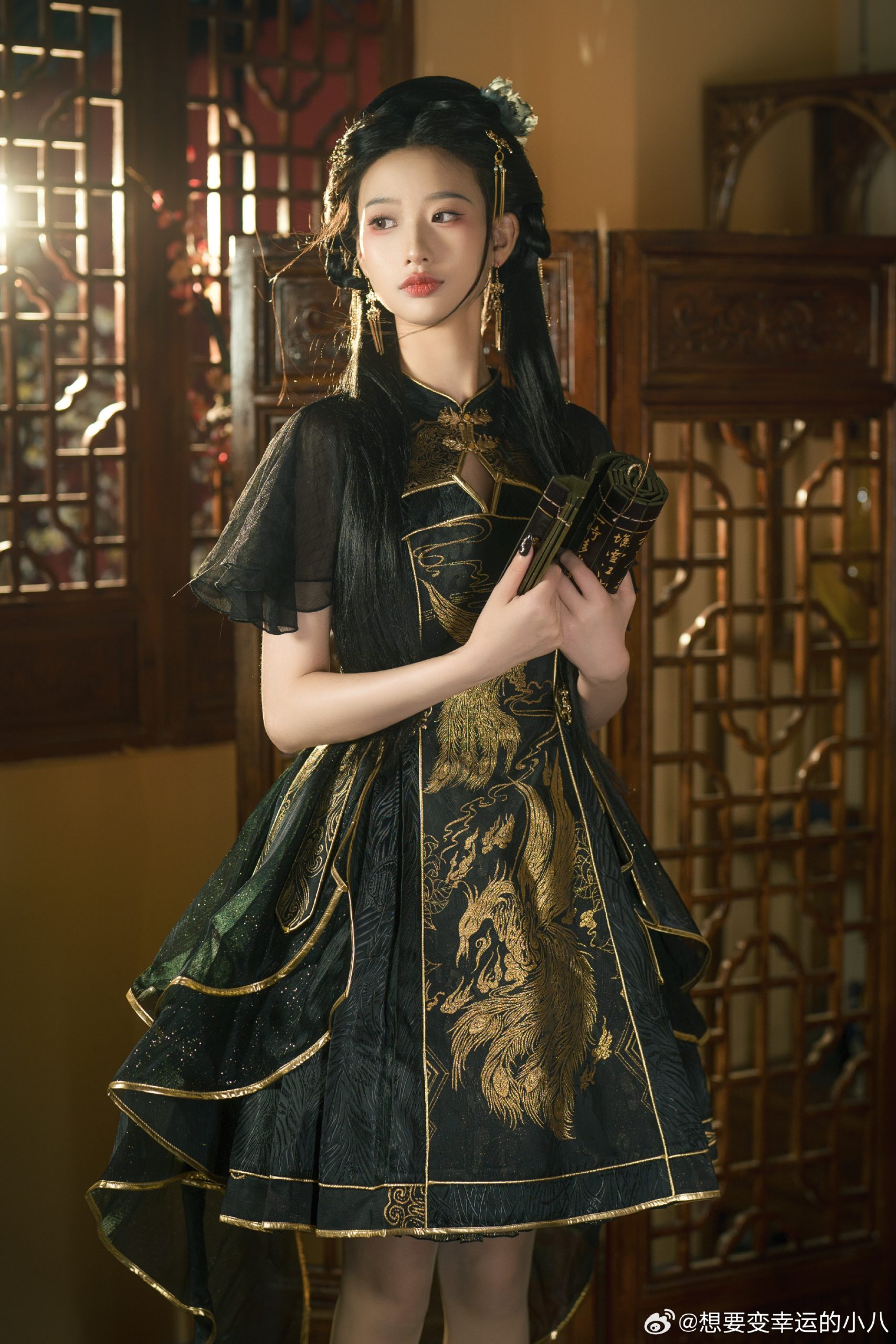 LOLITA 火凤燎原 琴书犹未整，独坐送残霞。@想要变幸运的小八-米哈社