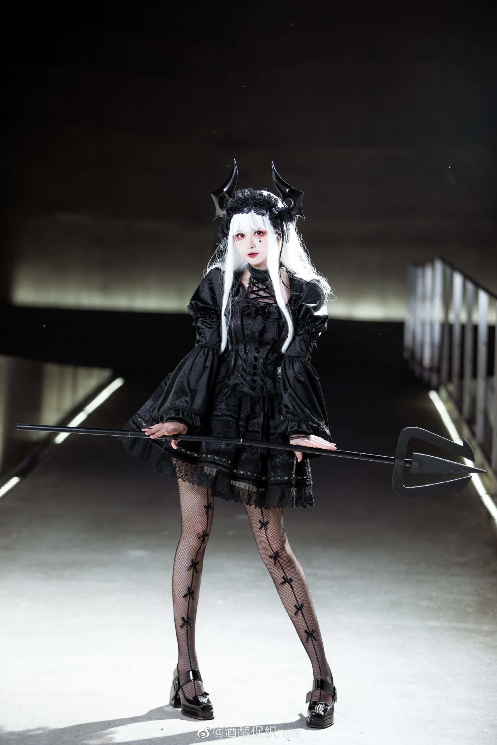 【LOLITA】当漫长的黑夜遮蔽天空，邪恶组织的魔爪就会袭击善良的人类。@酒酿促织nya-米哈社